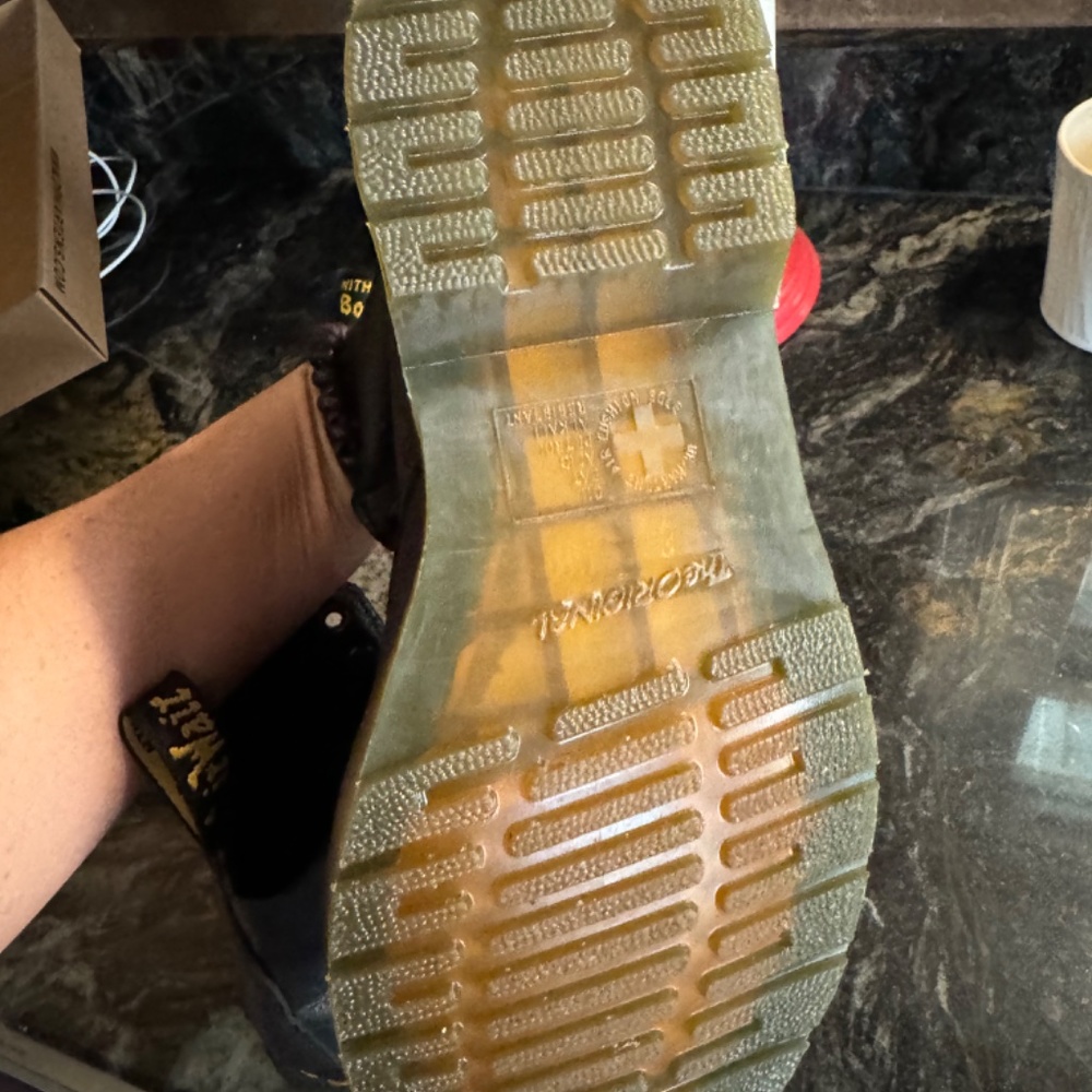 Dr. Martins - image 4